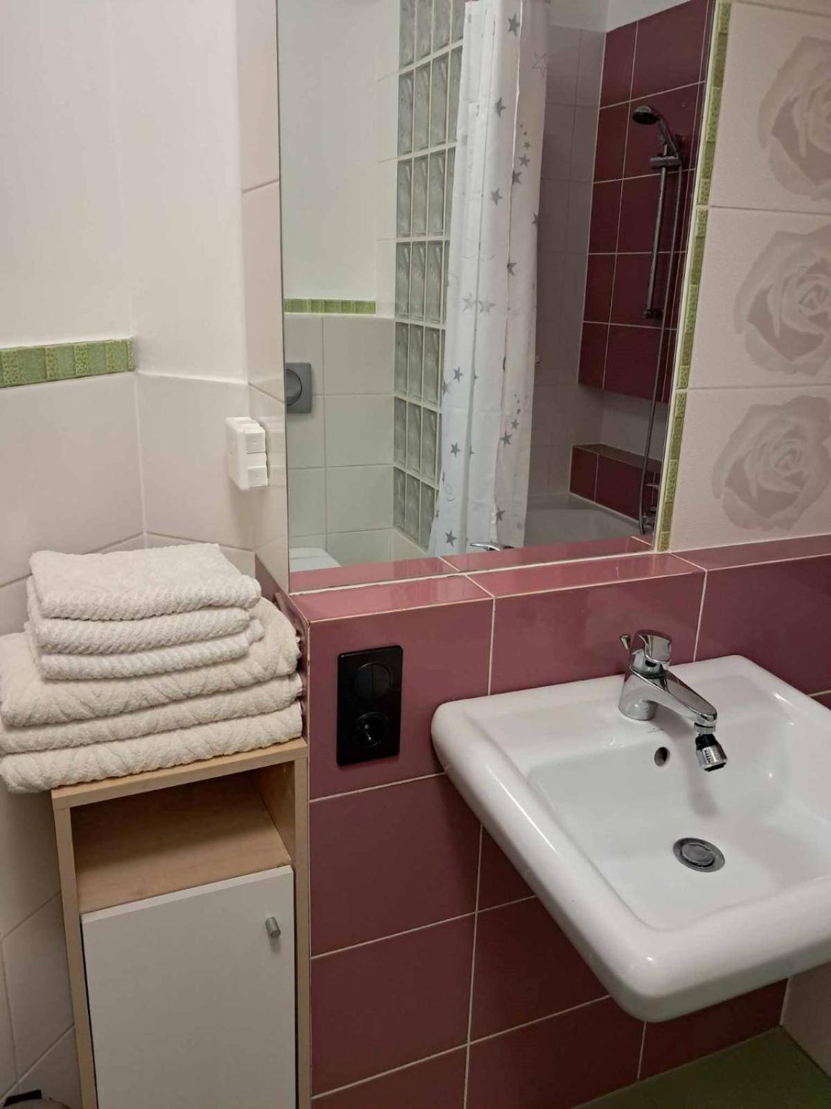 Apartament Julia 1-4 Os Parter Balkon Garaz Westerplatte Kielce Bagian luar foto